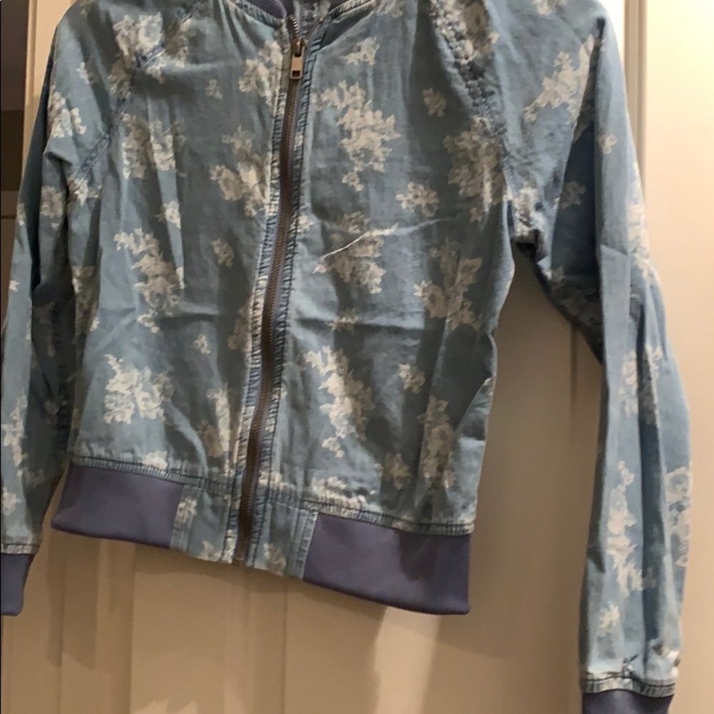 Light Jean jacket with zipper closure girls medium